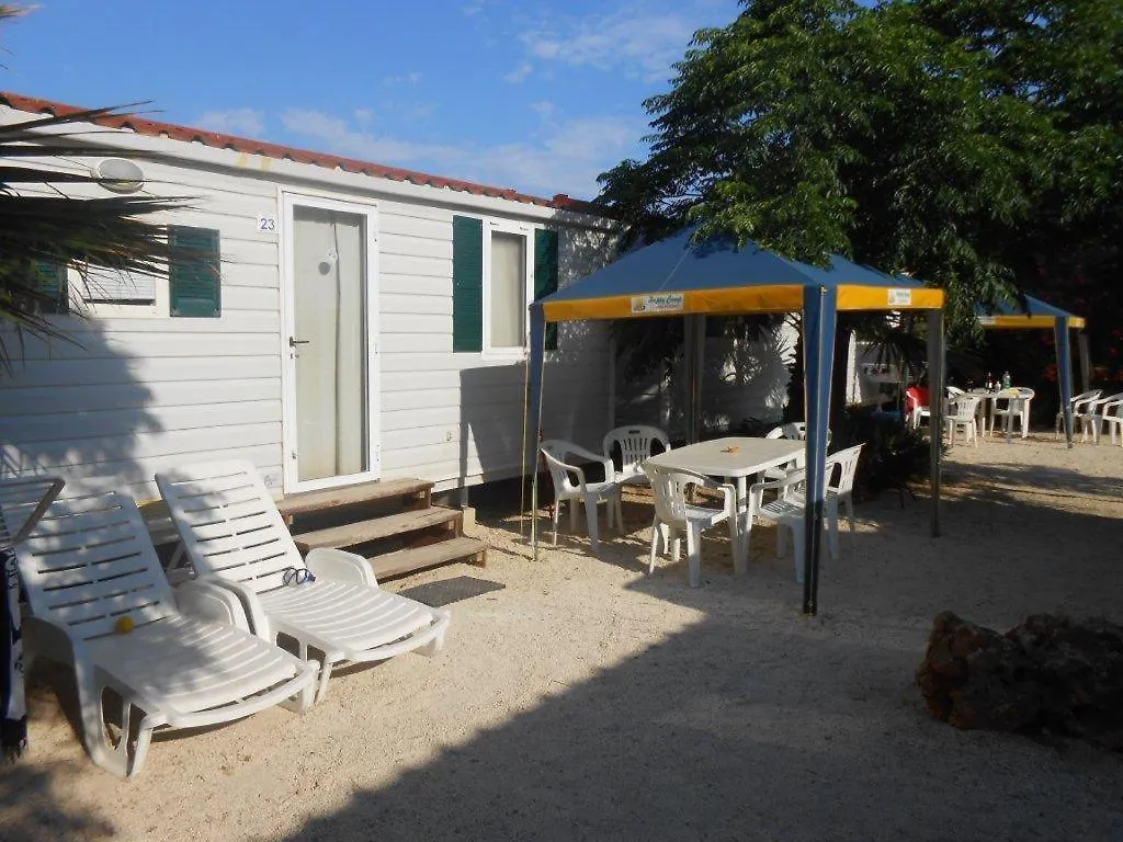 Happy Camp Mobile Homes In El-Bahira Camping Village 산비토로카포 0*,  이탈리아